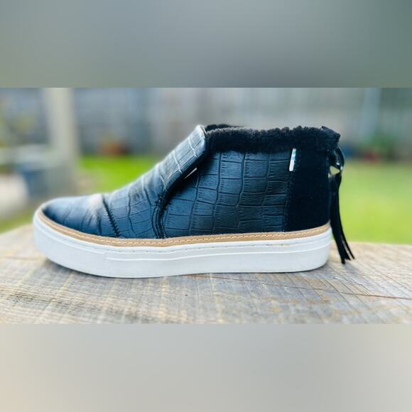 TOMS Women’s Black Crocodile Embossed Leather Faux Fur Paxton Slip-On Shoes Sz 7 - Picture 1 of 9